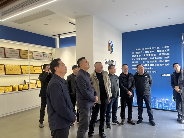 新春走访鼓干劲 凝心聚力促发展——市住建局局长张凡一行莅临开云在线登录官网-开云中国
调研指导